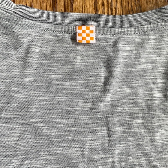 Excellent condition, Gray Nike Long Sleeve Tennessee Shirt size women’s medium - Picture 5 of 7
